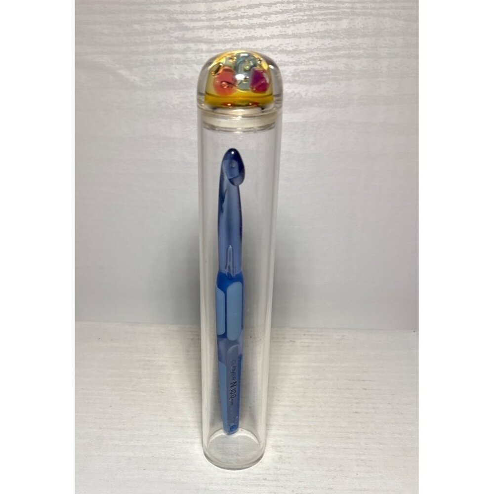 Clover Crochet Hook 10 mm With Decorative Cap In Clear Tube